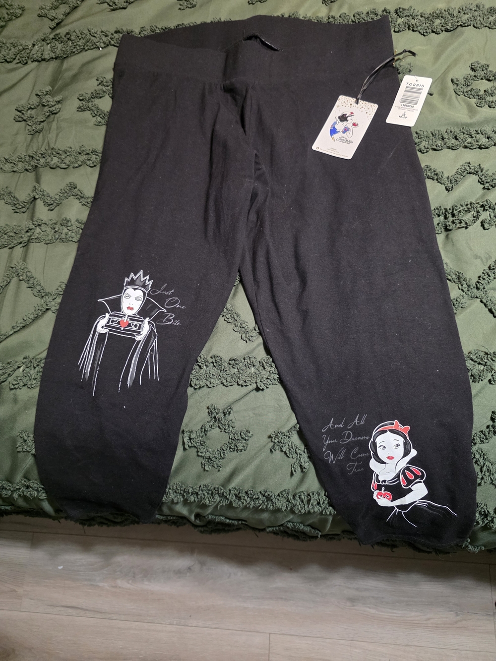Torrid Snow White Crop Leggings